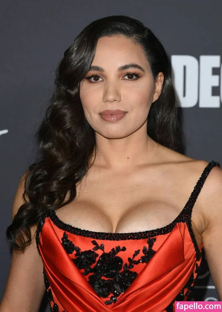 Jurnee Smollett Onlyfans Photo Gallery 