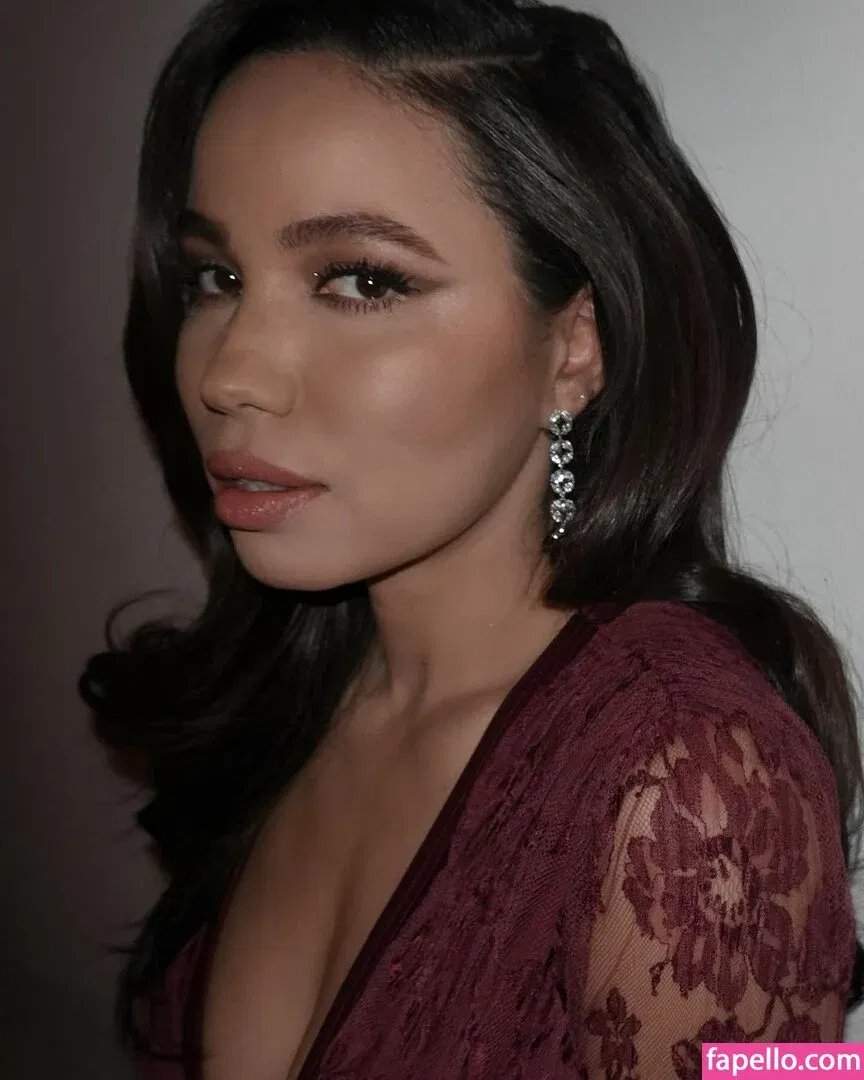 Jurnee Smollett Onlyfans Photo Gallery 