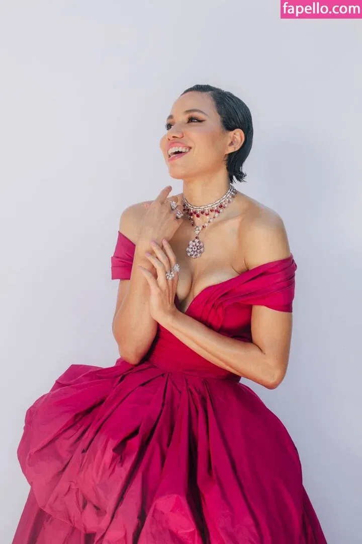 Jurnee Smollett Onlyfans Photo Gallery 