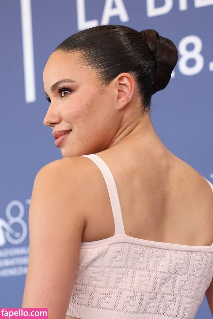Jurnee Smollett Onlyfans Photo Gallery 