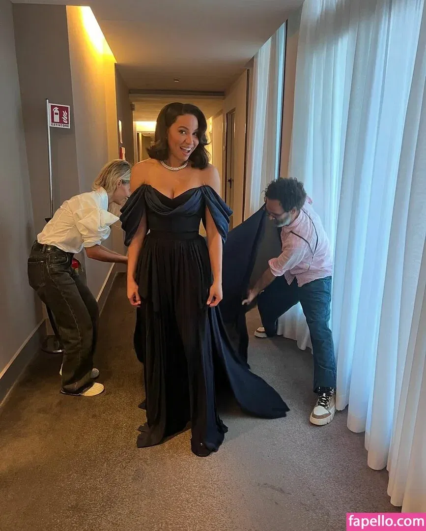 Jurnee Smollett Onlyfans Photo Gallery 