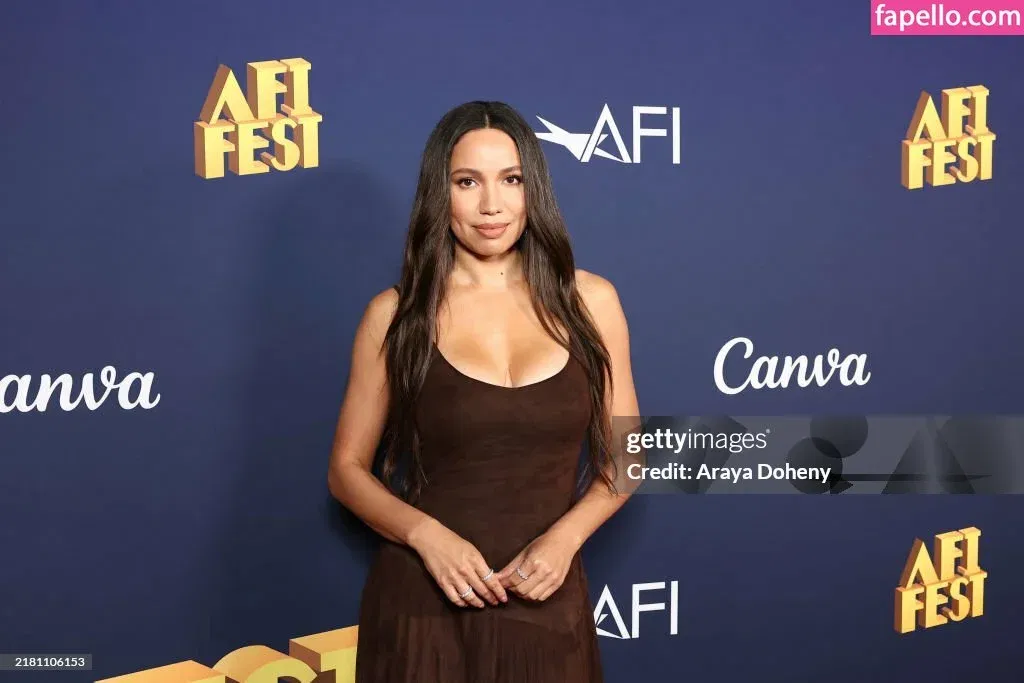 Jurnee Smollett Onlyfans Photo Gallery 
