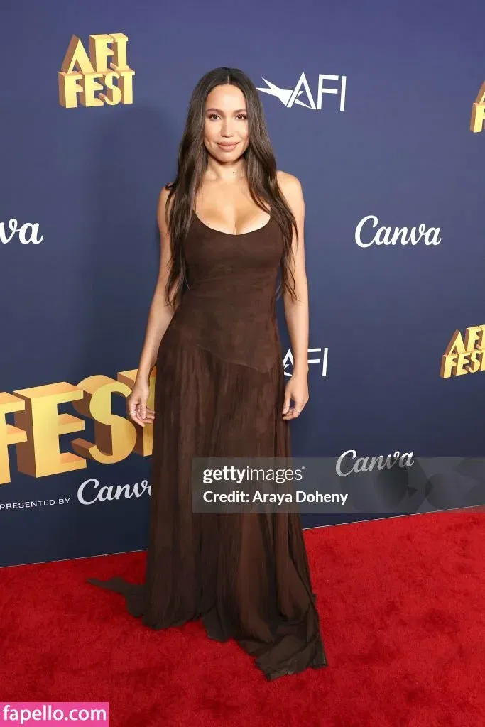 Jurnee Smollett Onlyfans Photo Gallery 