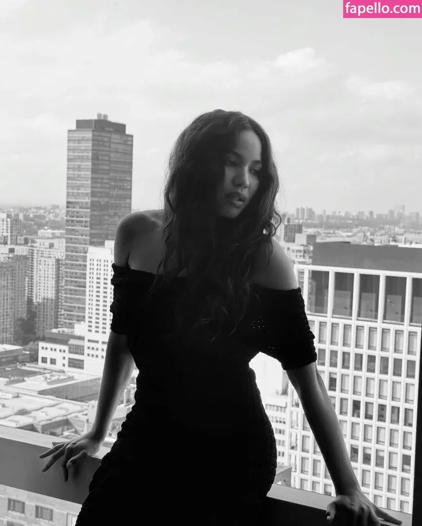 Jurnee Smollett Onlyfans Photo Gallery 