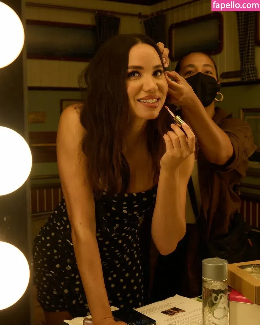 Jurnee Smollett Onlyfans Photo Gallery 