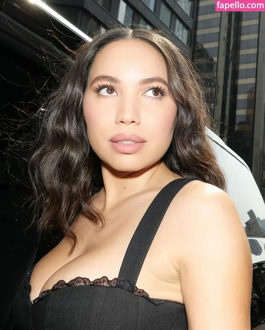 Jurnee Smollett Onlyfans Photo Gallery 