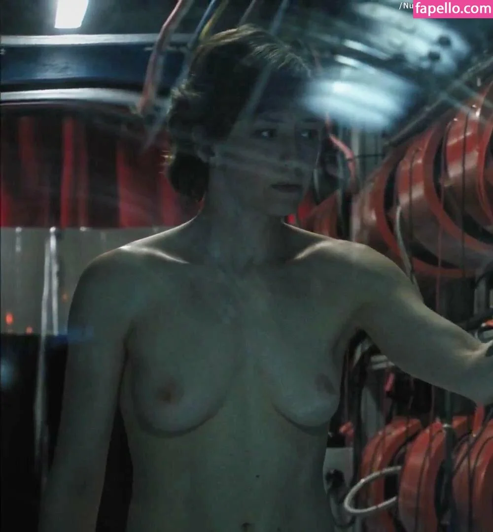 Carrie Coon Onlyfans Photo Gallery 