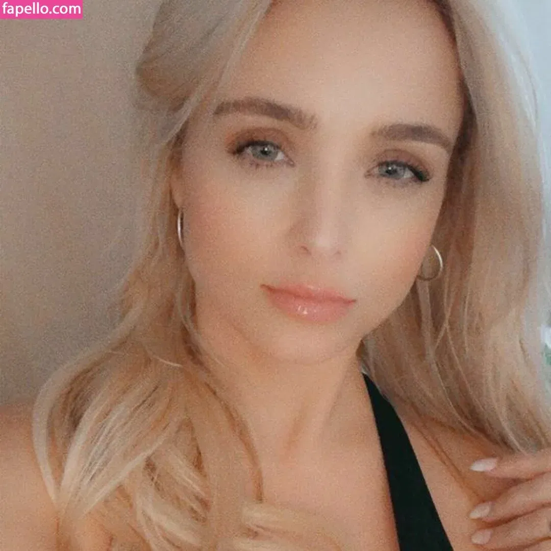 Louise Moore Onlyfans Photo Gallery 