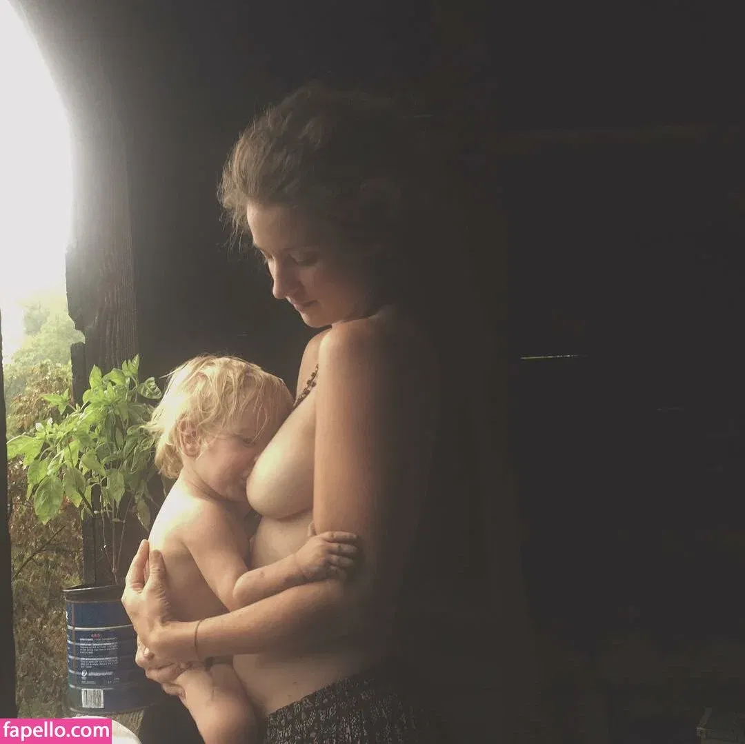 Hallee Hirsh Onlyfans Photo Gallery 