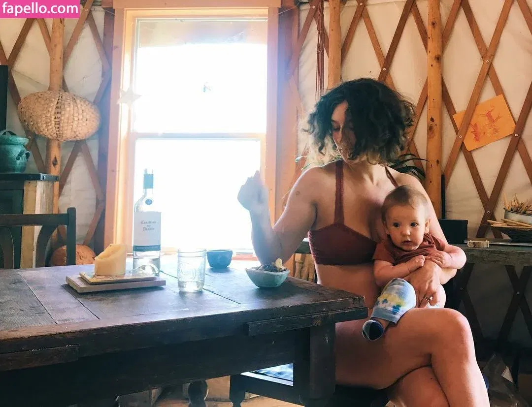 Hallee Hirsh Onlyfans Photo Gallery 