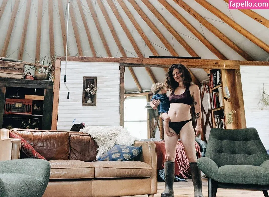 Hallee Hirsh Onlyfans Photo Gallery 