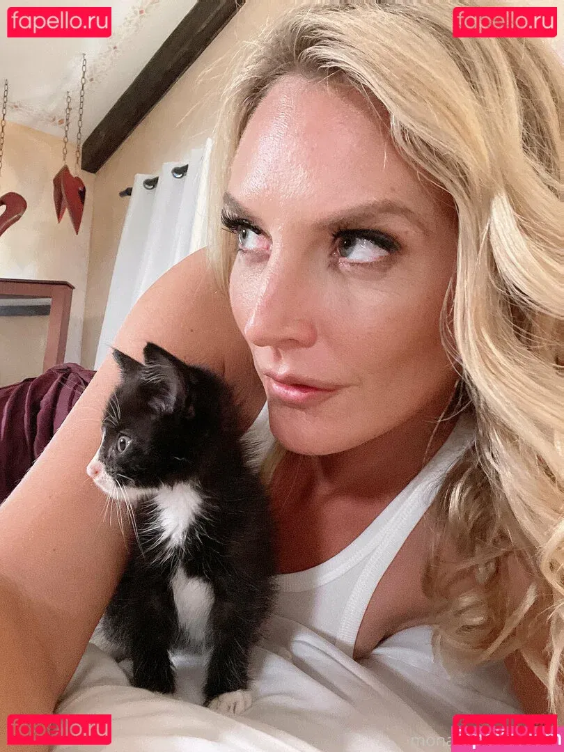 monawalesxxx Onlyfans Photo Gallery 