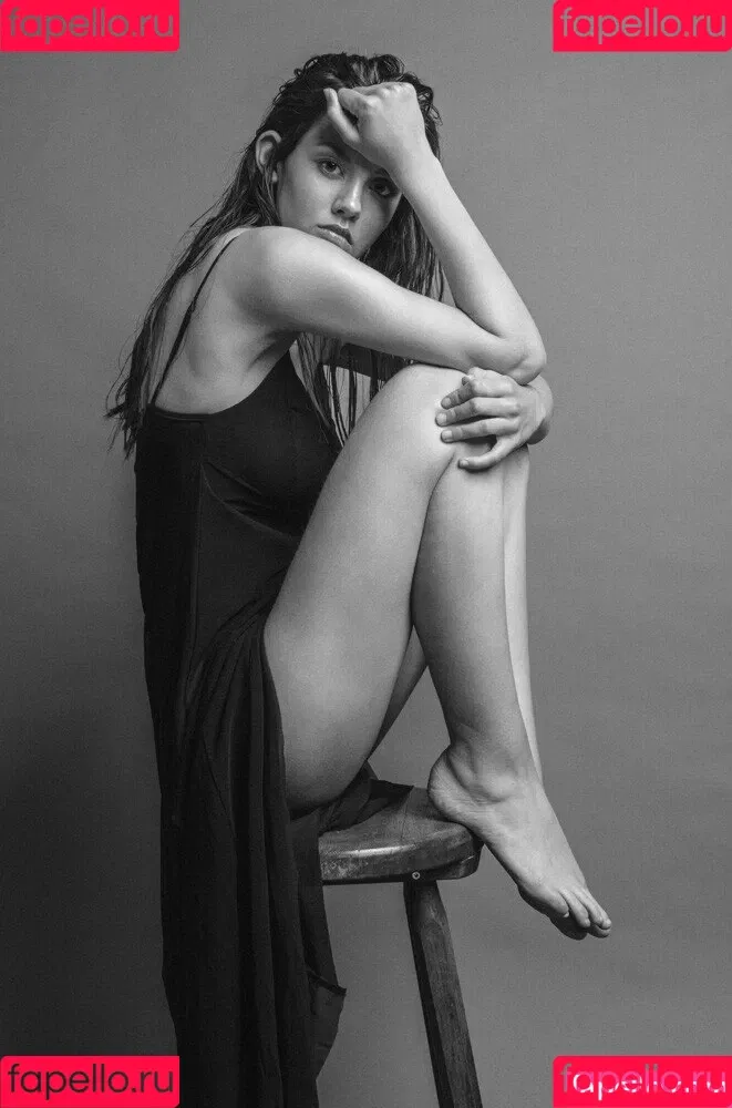 Nicola Cavanis Onlyfans Photo Gallery 