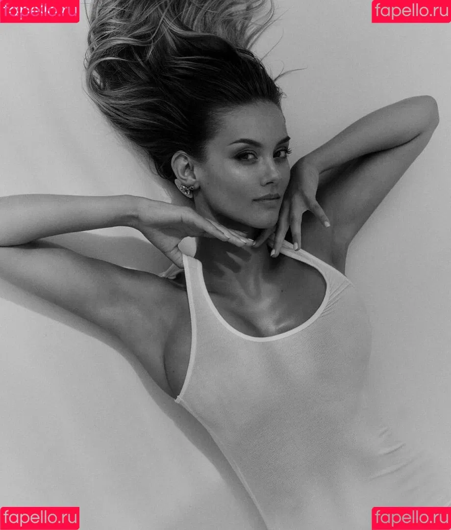 Nicola Cavanis Onlyfans Photo Gallery 