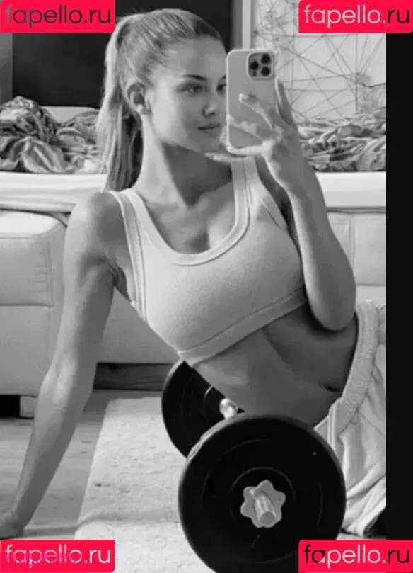 Nicola Cavanis Onlyfans Photo Gallery 