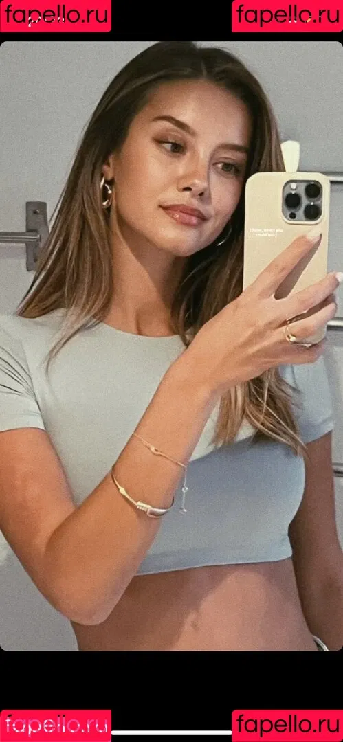 Nicola Cavanis Onlyfans Photo Gallery 