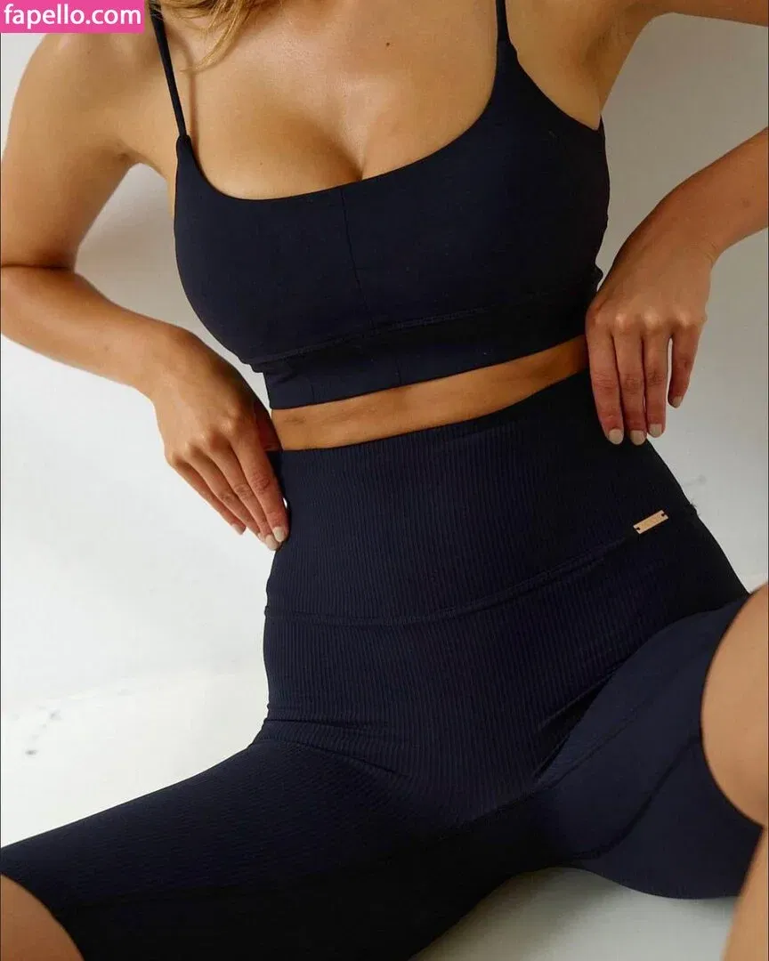 Nicola Cavanis Onlyfans Photo Gallery 