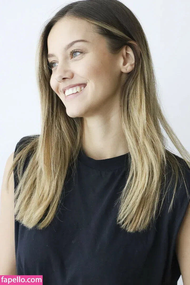 Nicola Cavanis Onlyfans Photo Gallery 