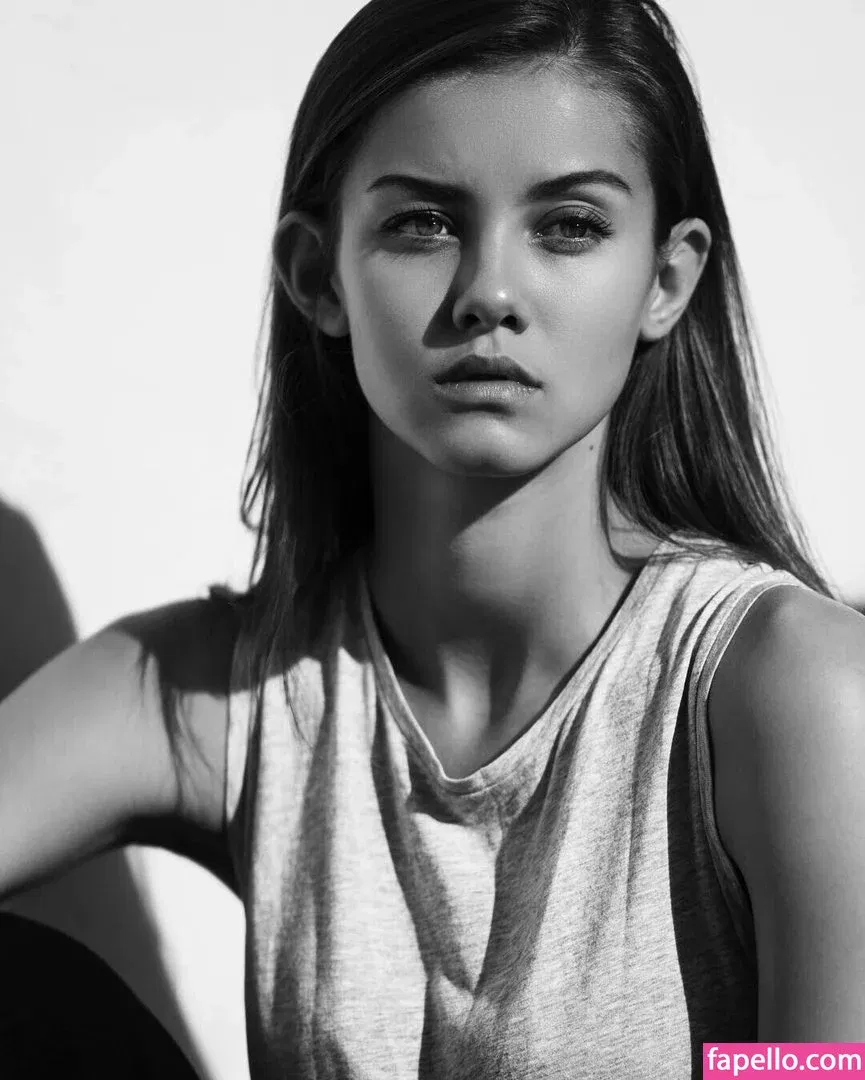 Nicola Cavanis Onlyfans Photo Gallery 