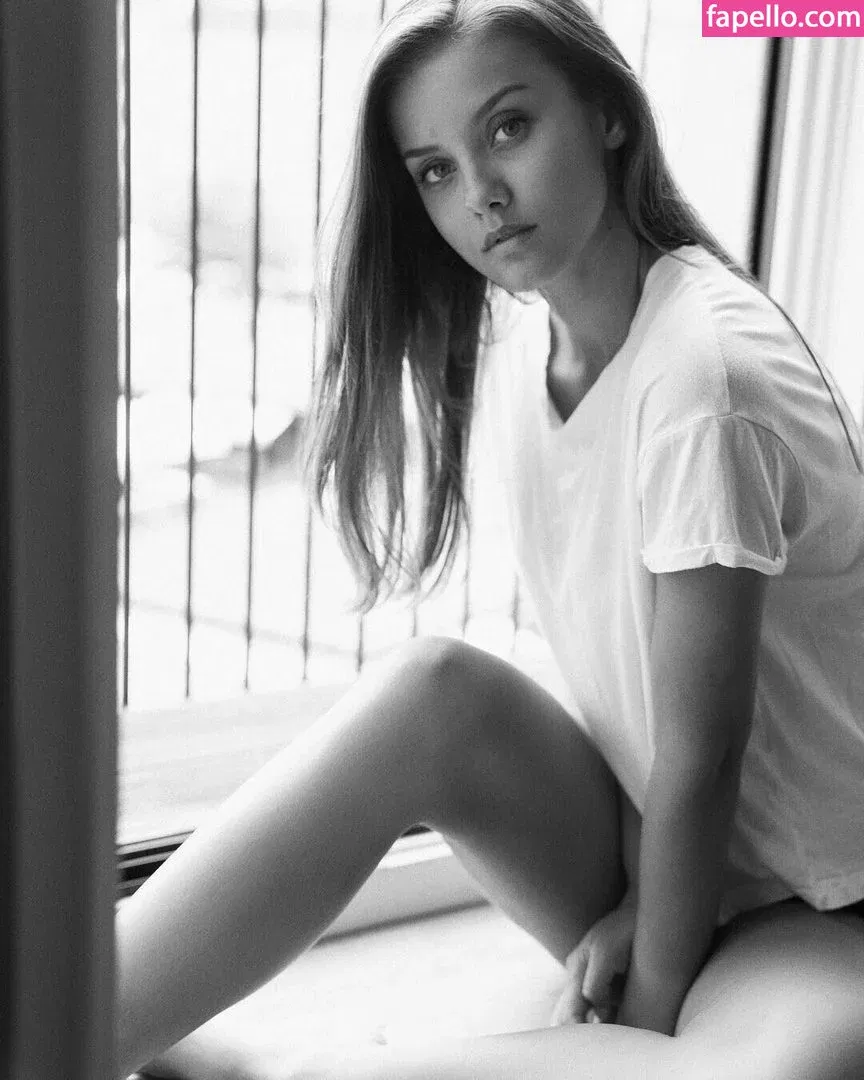 Nicola Cavanis Onlyfans Photo Gallery 