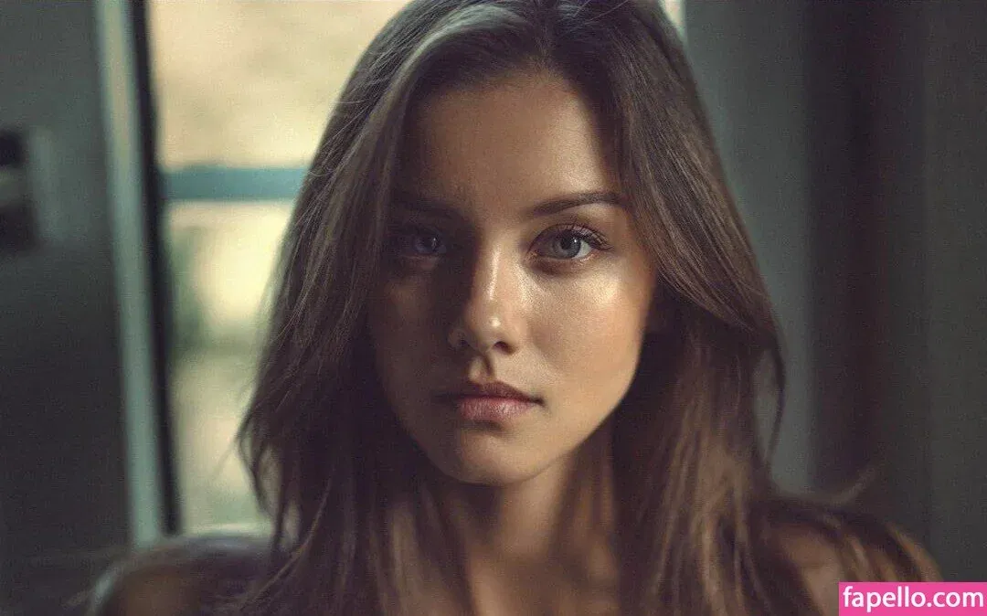 Nicola Cavanis Onlyfans Photo Gallery 