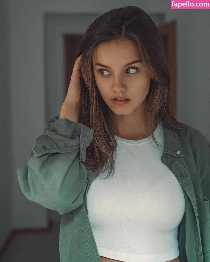 Nicola Cavanis Onlyfans Photo Gallery 