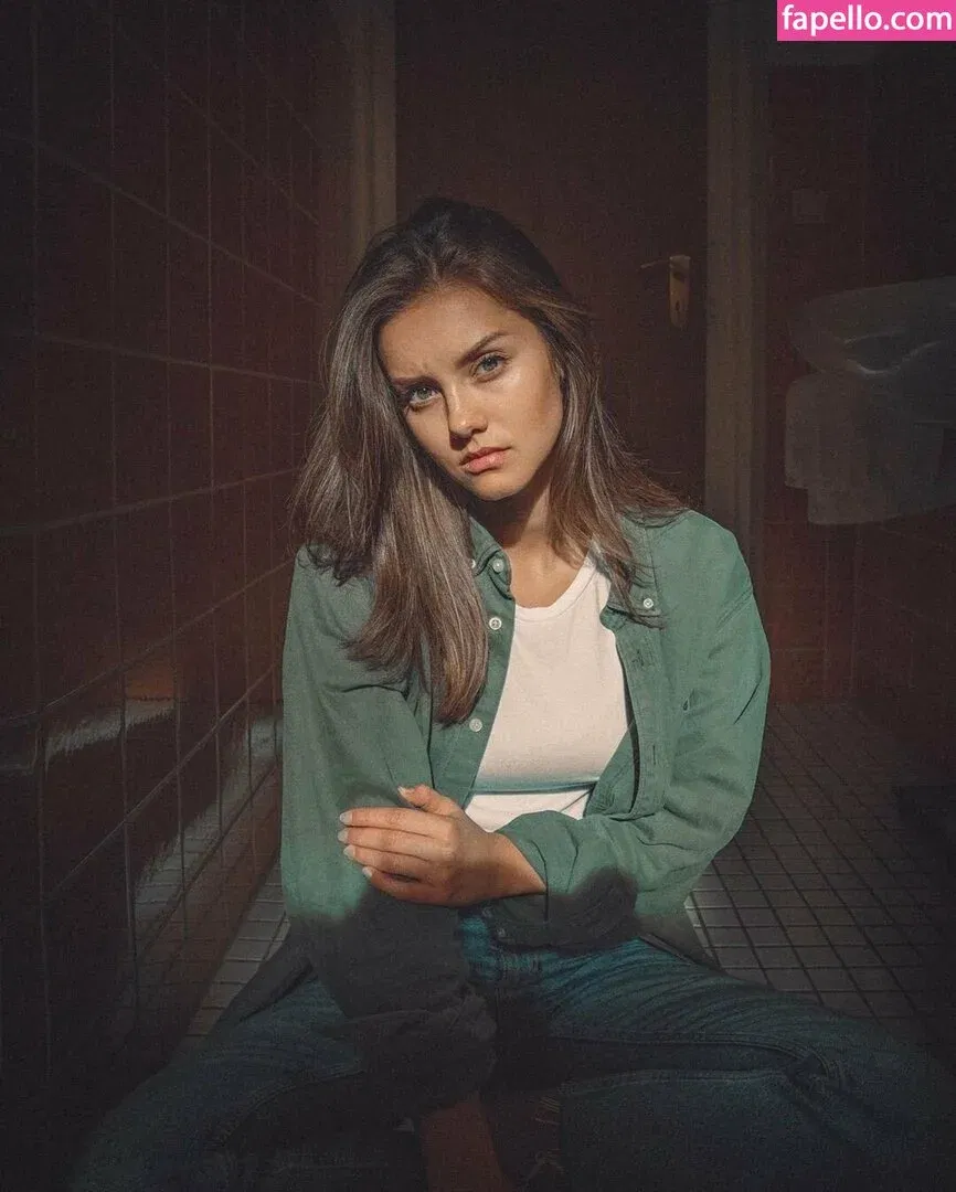 Nicola Cavanis Onlyfans Photo Gallery 