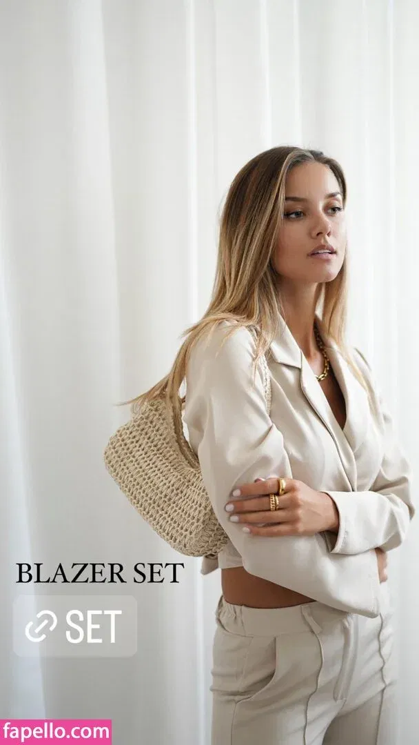 Nicola Cavanis Onlyfans Photo Gallery 