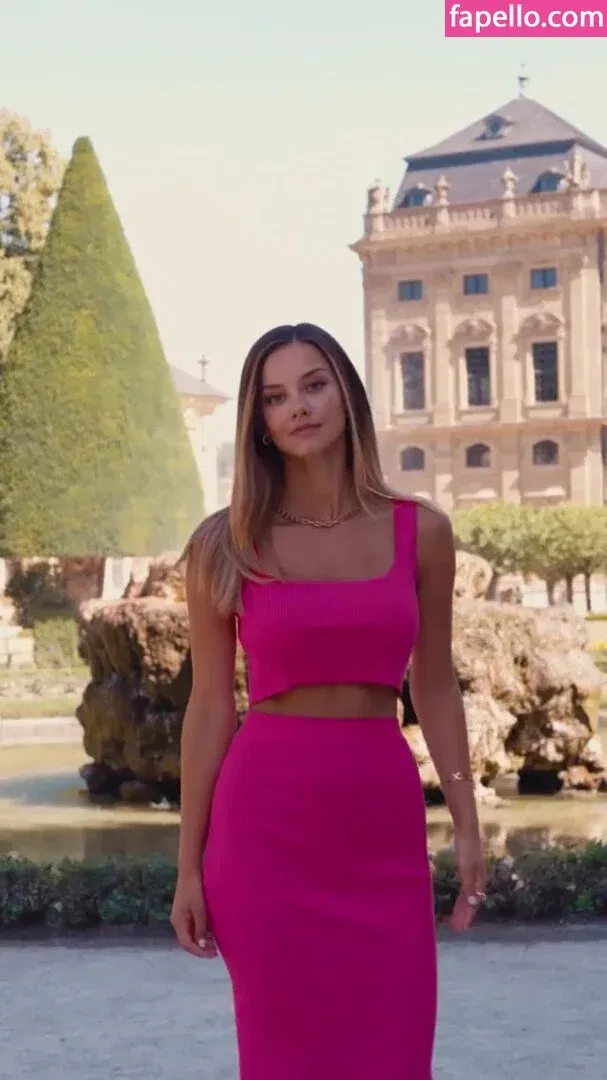 Nicola Cavanis Onlyfans Photo Gallery 