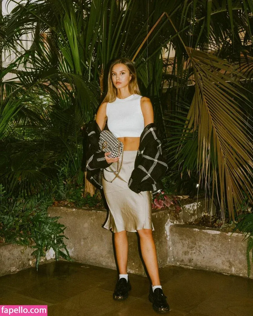 Nicola Cavanis Onlyfans Photo Gallery 