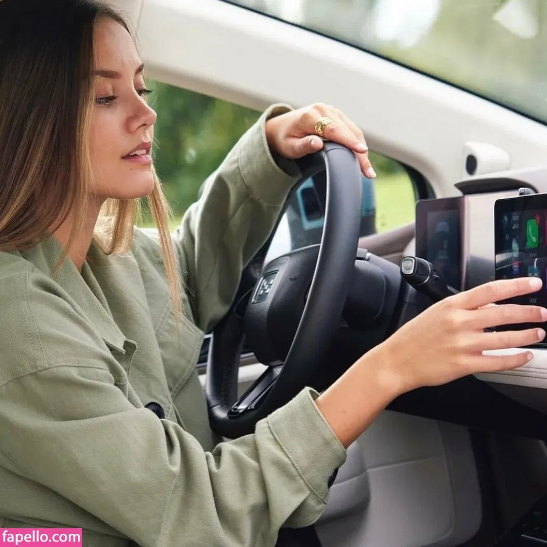 Nicola Cavanis Onlyfans Photo Gallery 