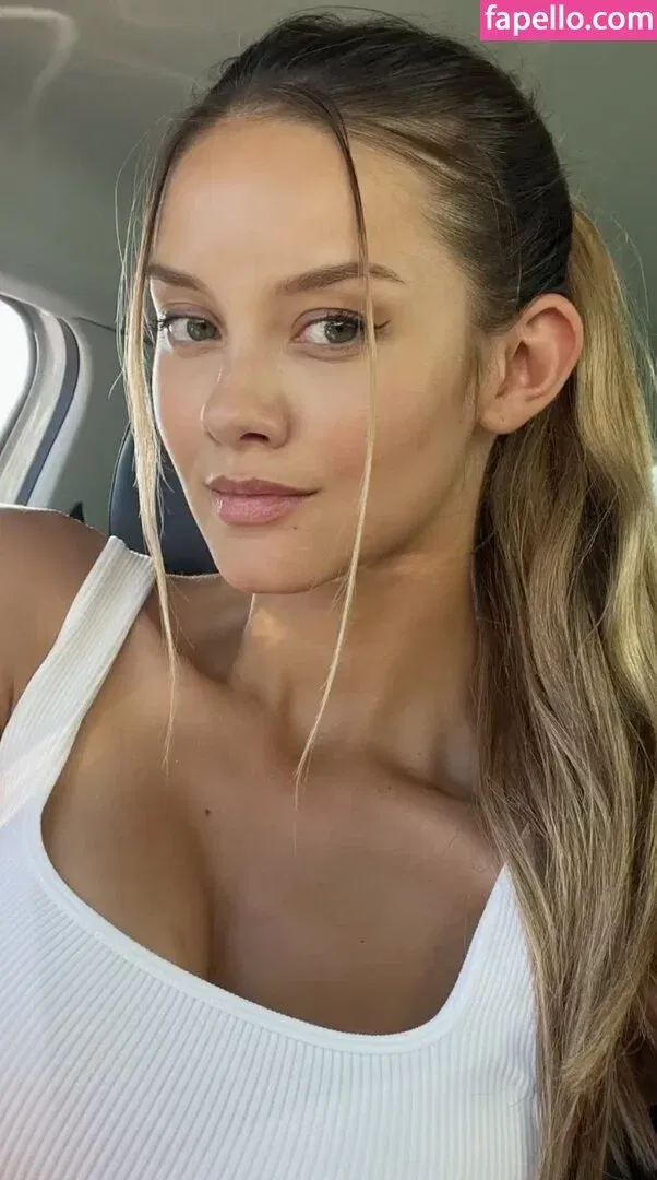 Nicola Cavanis Onlyfans Photo Gallery 