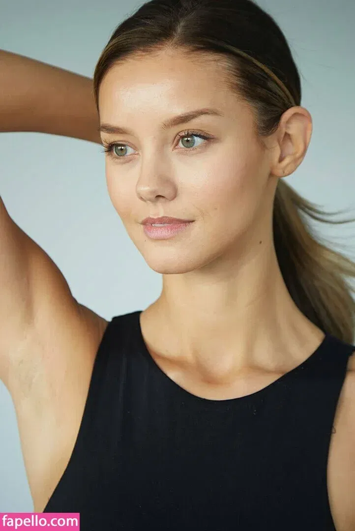 Nicola Cavanis Onlyfans Photo Gallery 