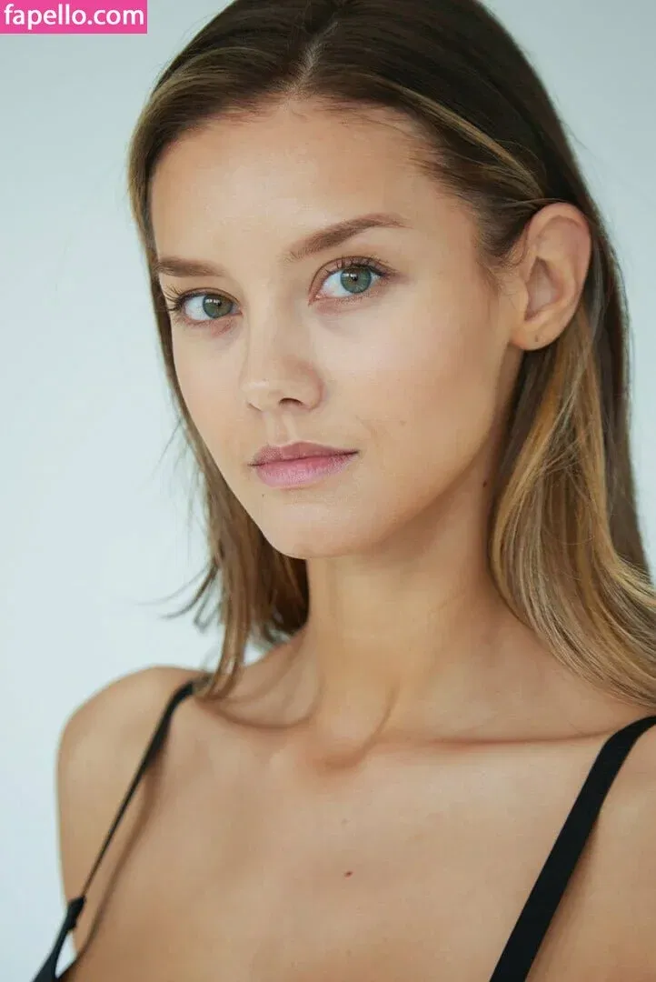 Nicola Cavanis Onlyfans Photo Gallery 