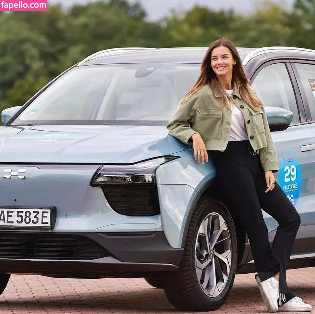 Nicola Cavanis Onlyfans Photo Gallery 