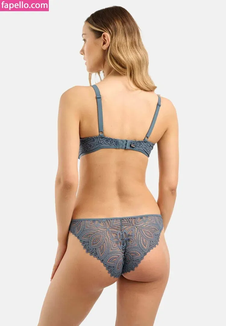 Nicola Cavanis Onlyfans Photo Gallery 