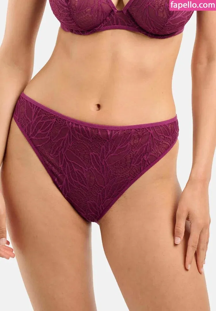 Nicola Cavanis Onlyfans Photo Gallery 