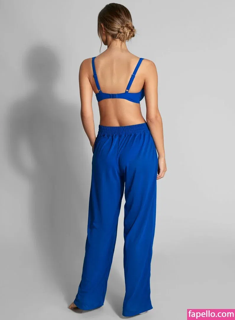 Nicola Cavanis Onlyfans Photo Gallery 