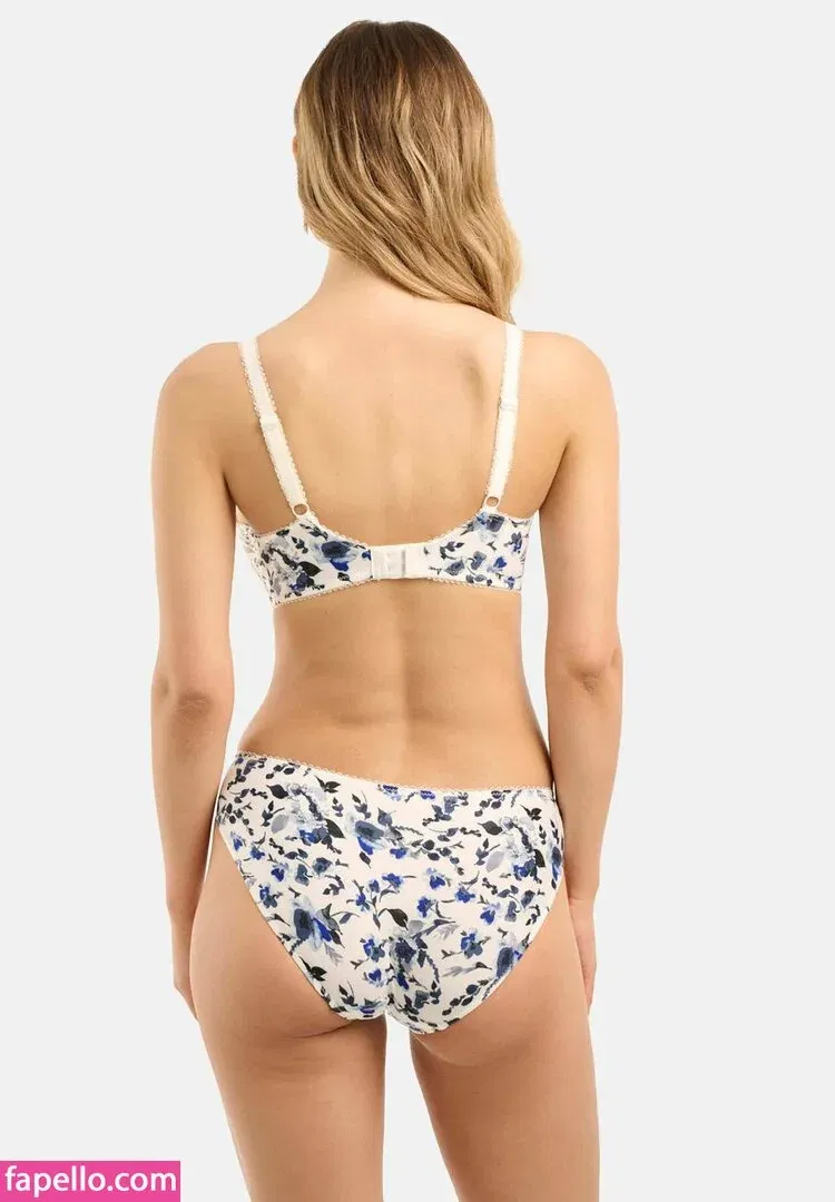 Nicola Cavanis Onlyfans Photo Gallery 