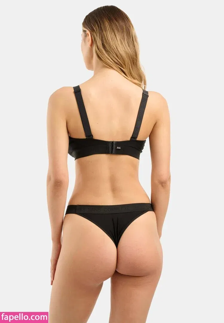 Nicola Cavanis Onlyfans Photo Gallery 