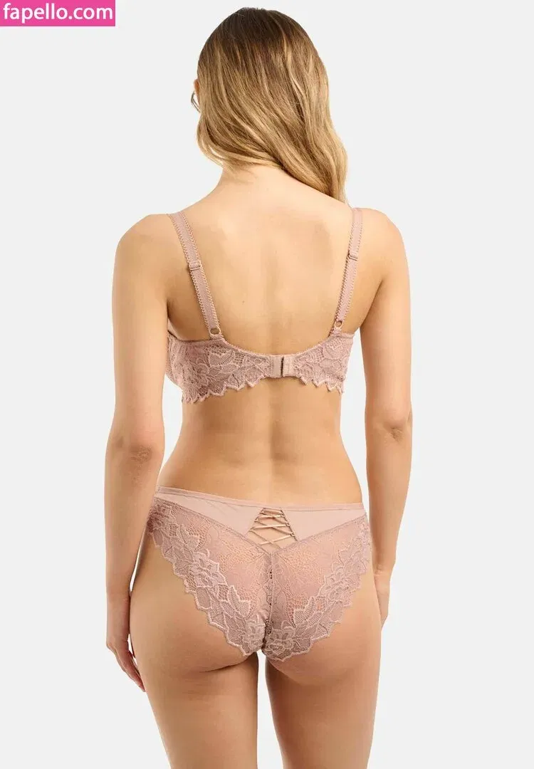 Nicola Cavanis Onlyfans Photo Gallery 