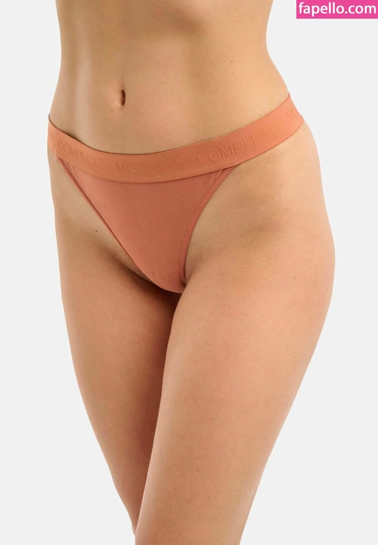 Nicola Cavanis Onlyfans Photo Gallery 