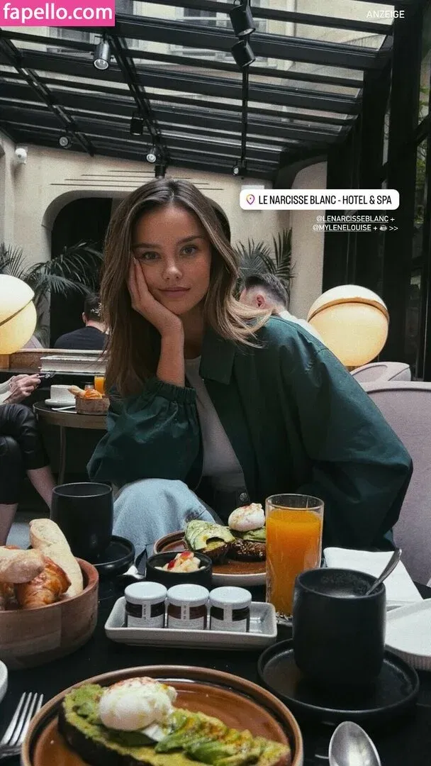 Nicola Cavanis Onlyfans Photo Gallery 