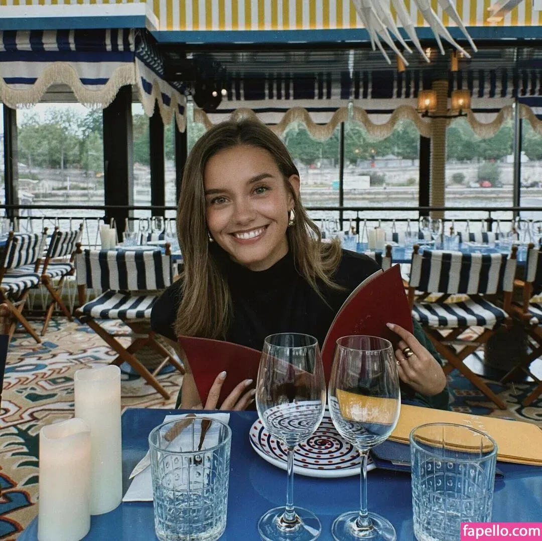 Nicola Cavanis Onlyfans Photo Gallery 