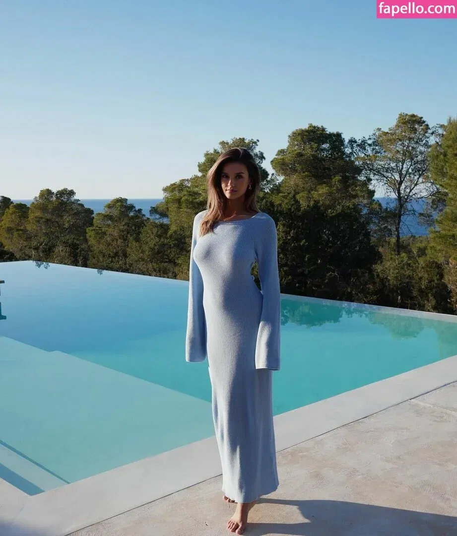 Nicola Cavanis Onlyfans Photo Gallery 