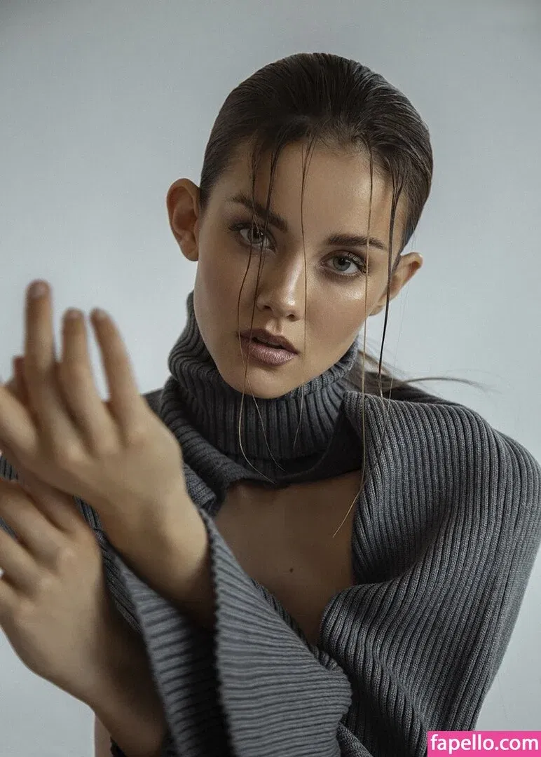 Nicola Cavanis Onlyfans Photo Gallery 