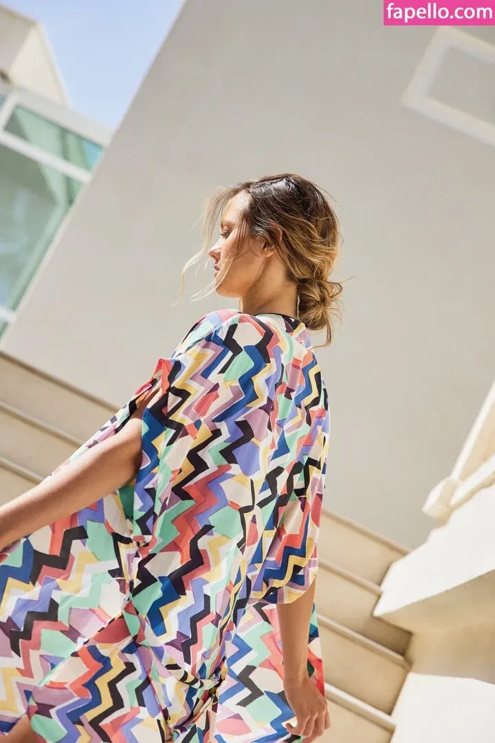 Nicola Cavanis Onlyfans Photo Gallery 