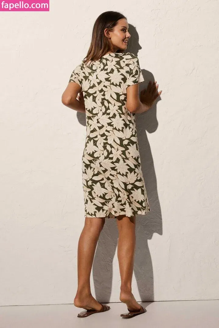 Nicola Cavanis Onlyfans Photo Gallery 