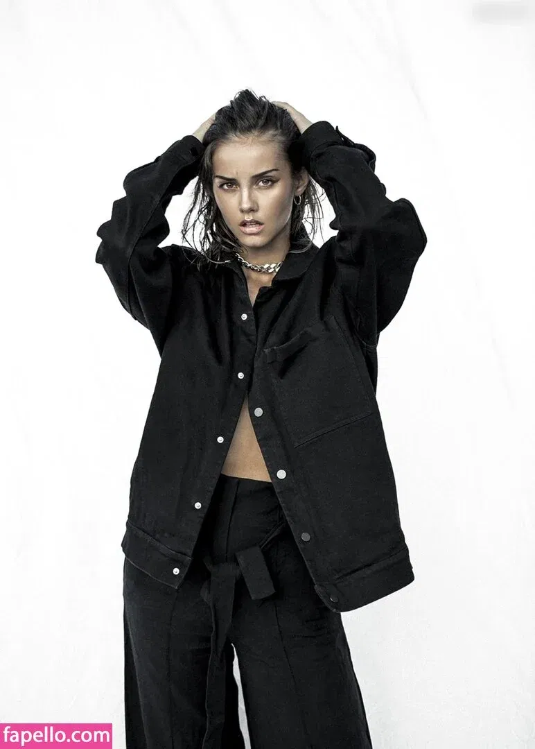 Nicola Cavanis Onlyfans Photo Gallery 