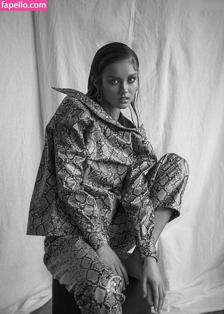 Nicola Cavanis Onlyfans Photo Gallery 